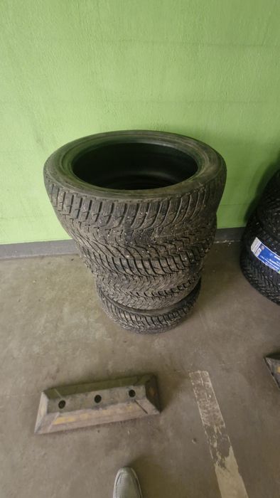 Зимные шины в хорошем состаяни