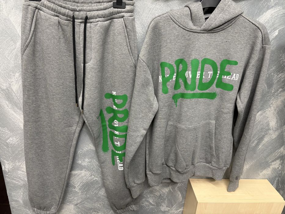 Мъжки екипи на едро