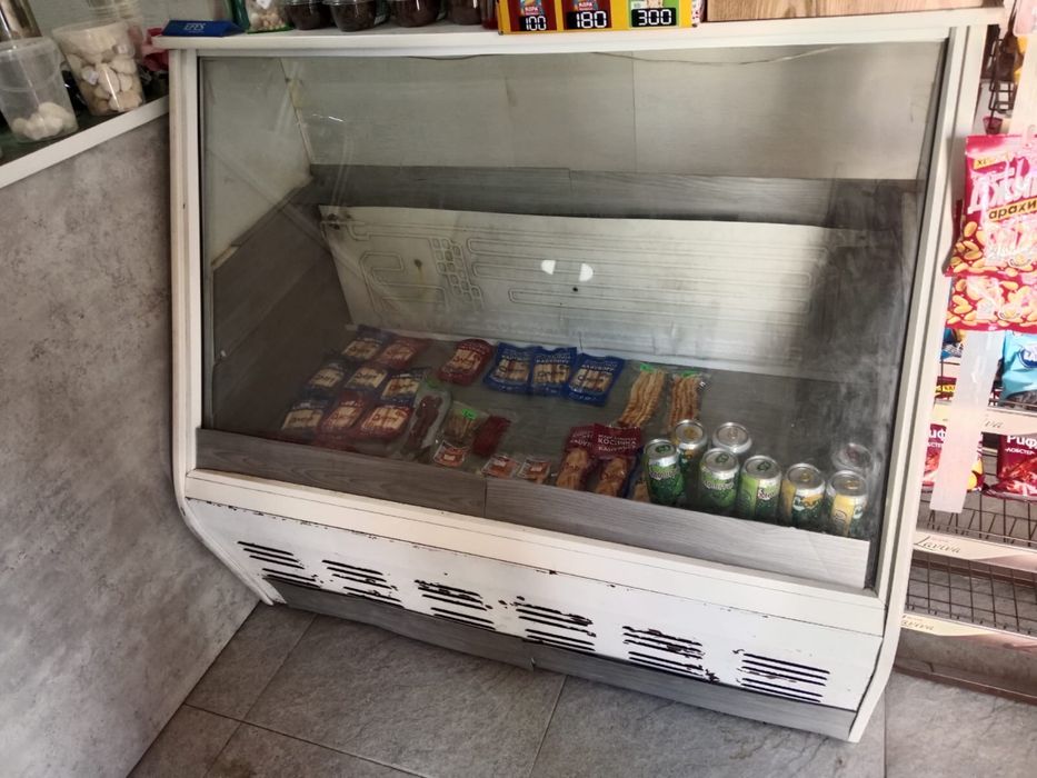 Продаю витрину для