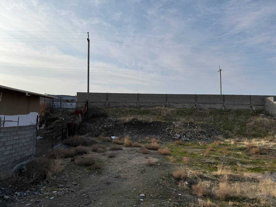 Продаются две дачи.  (площадь 17 соток).  107 000 $. (Возможен торг).