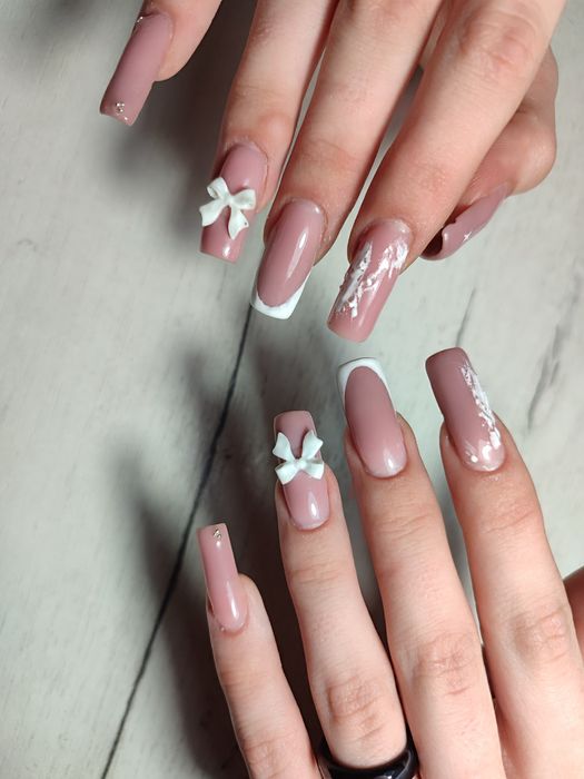 Нужны модели на маникюр