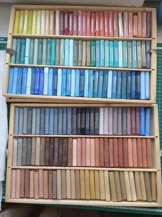 Пастель сухая (карандаши, мелки)