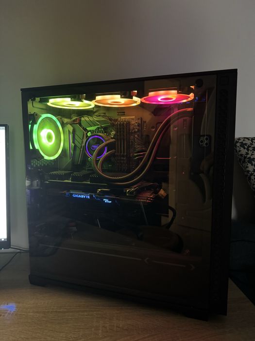 Професионален геймърски компютър