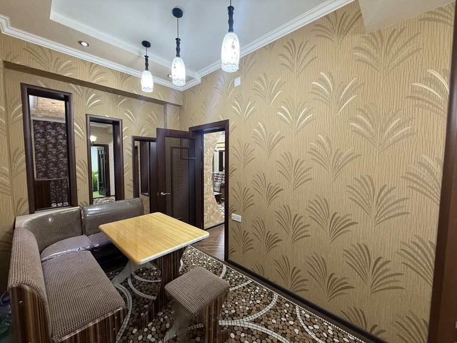 Продается 4х квартира заходи живи в Центре города ( на против УВД)