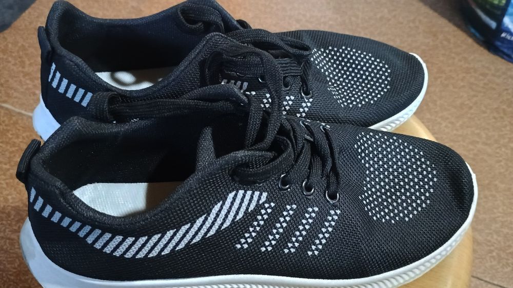 Продам кроссовки