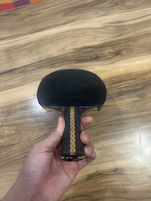 теннисная ракетка с шипами