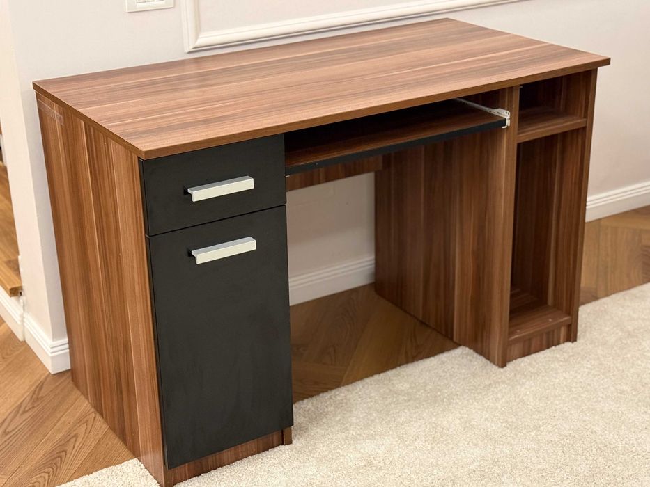 Birou cu sertar și rafturi