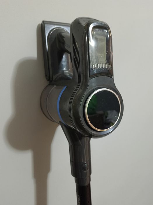 Продам вертикальный пылесос