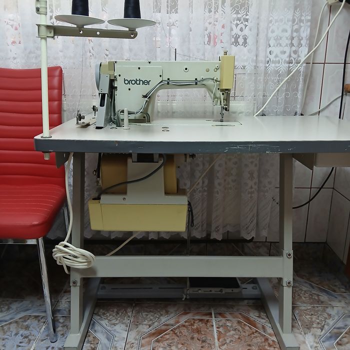 Masina de cusut BROTHER cu taiere de fir, full automata