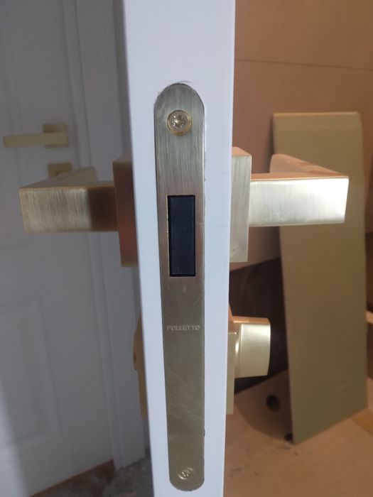 Установка дверей конаев