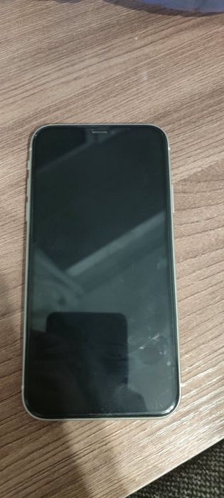 Продам айфон 11