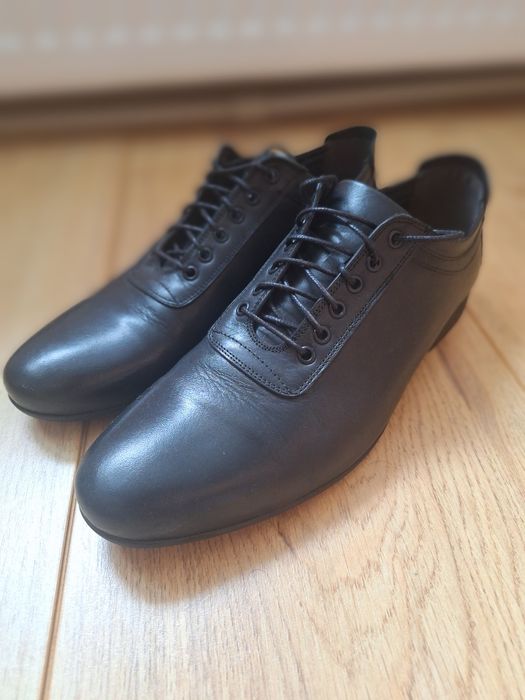 Абитуриентски костюм