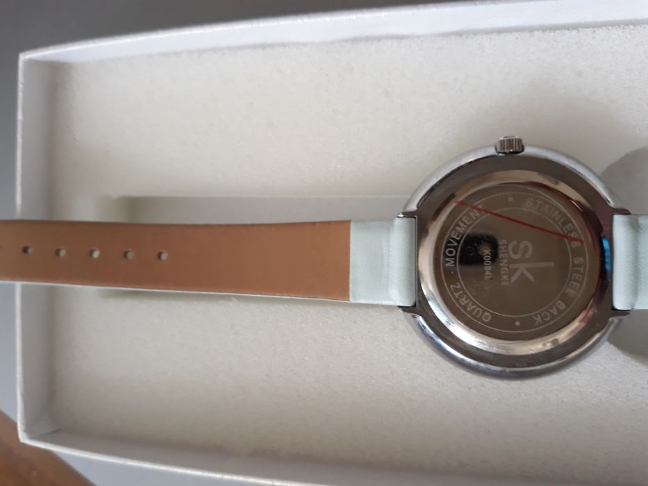 Нови, елегантни дамски часовници с висококачествена кожена каишка