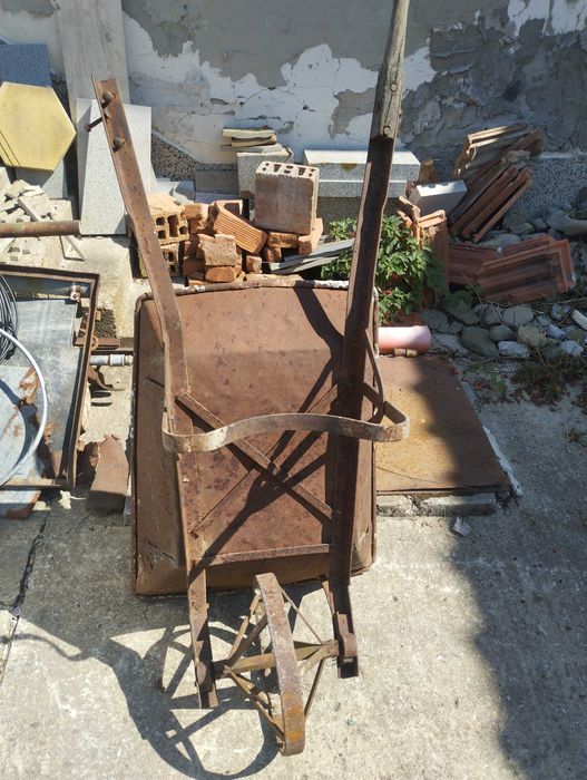 Ръчна строителна ( градинска  } количка