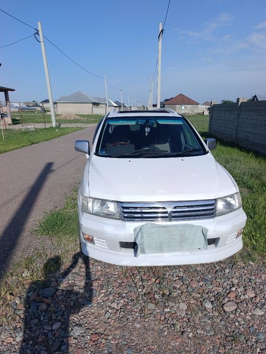 Продаю машину Mitsubishi Chariot