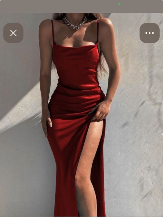 Красное атласное платье