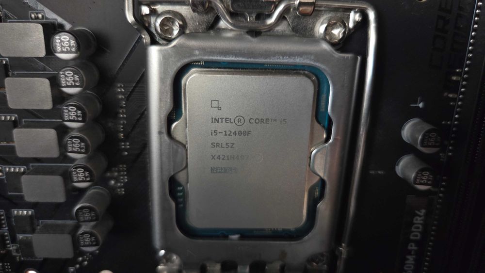 Процесор Intel Core i5-12400F с гаранция до 11.09.2027 г. + Боксов охладител