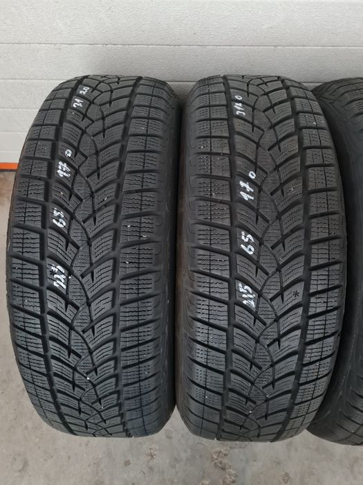Зимни гуми 4 броя GOODYEAR UltraGrip 215 65 R17 доъщт 3120