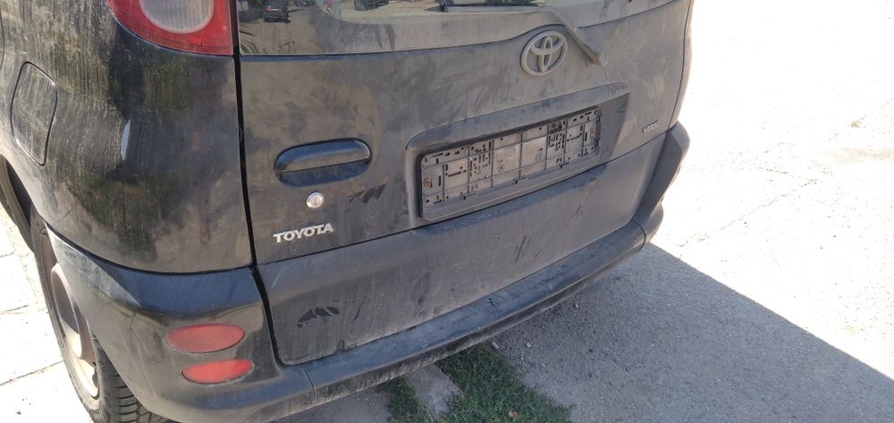 Тойота Ярис версо на части