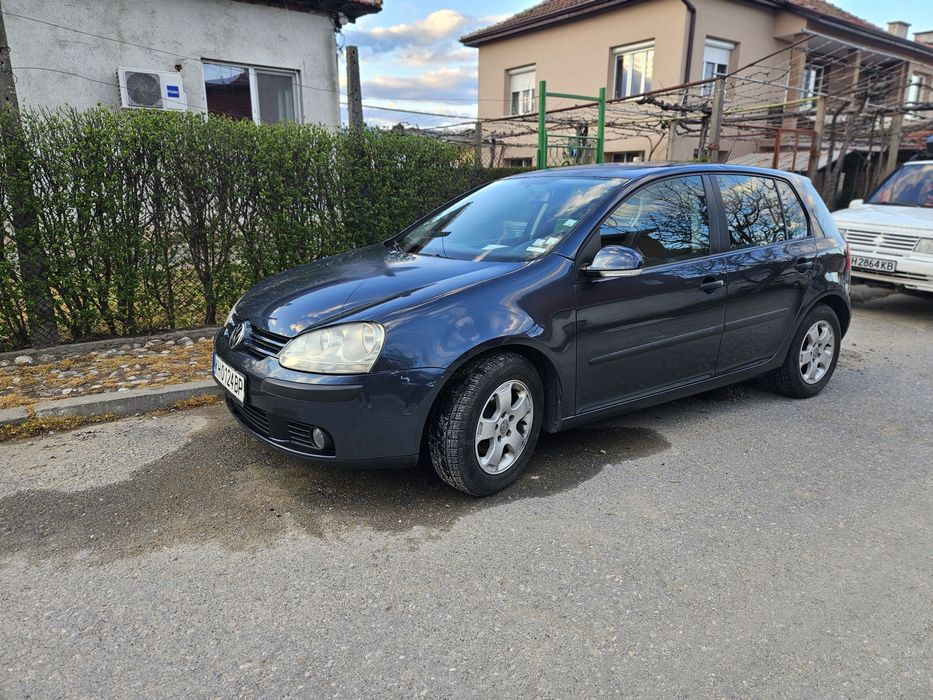 Продавам Голф 5 FSI