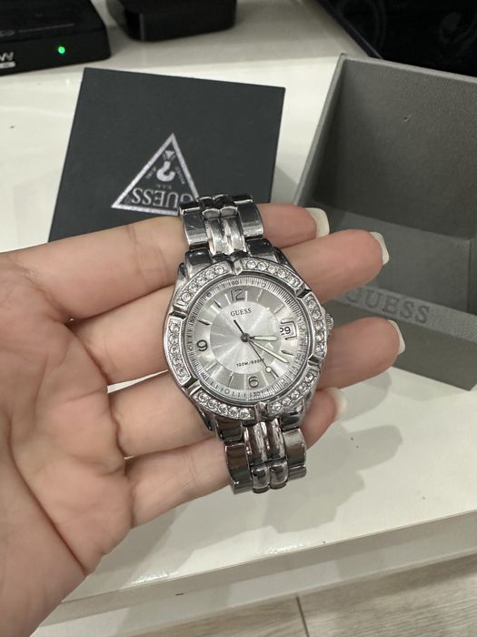 Часы GUESS с коробкой