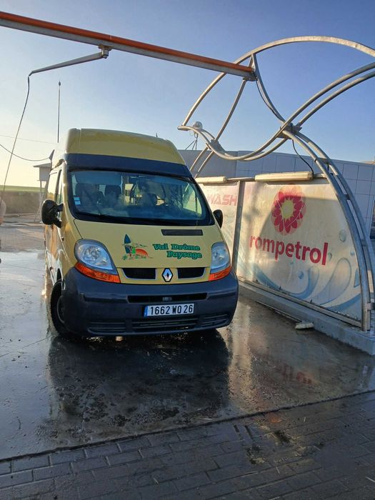 Vând  urgent renault trafic 1.9