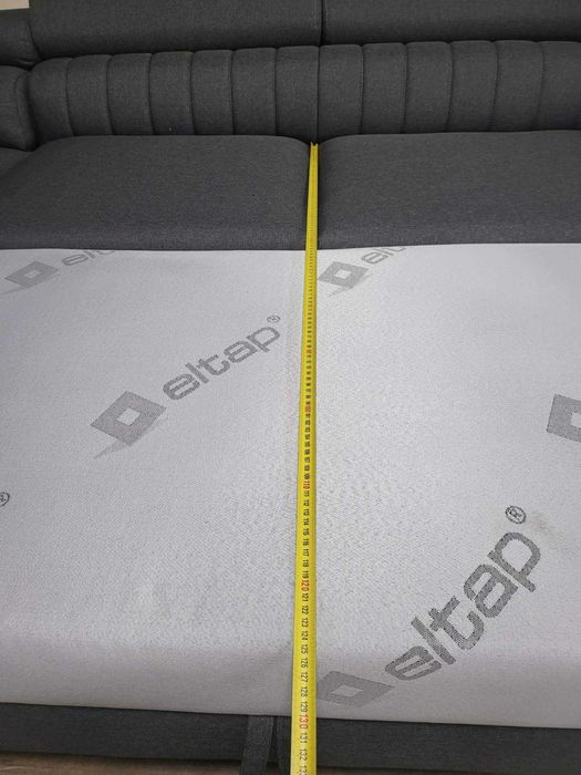 Сив ъглов диван от плат с функция сън и ракла