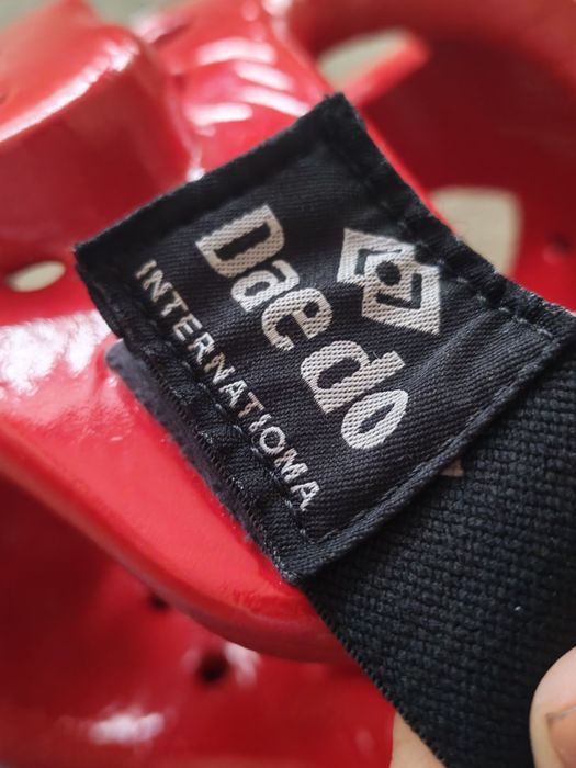 Taekwondo uchun qizil shlem