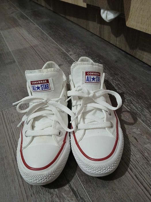 Vand teniși conversi