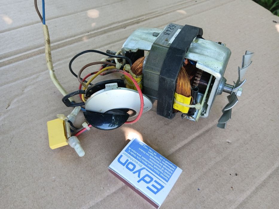 Motor electric storcător