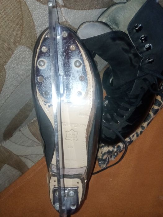 Продам  фигурные коньки