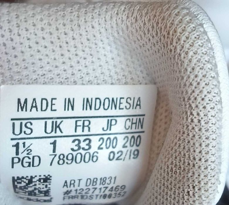 Vând adidași adidas