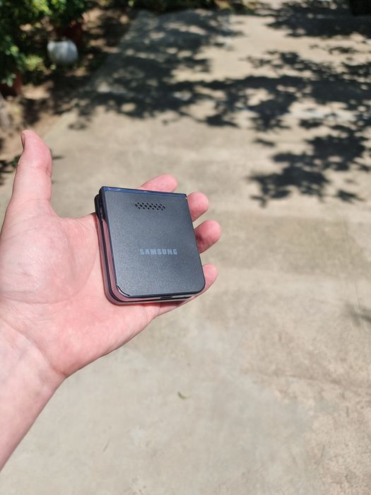 Samsung Flip 4 kno'pkaliy versiyasi