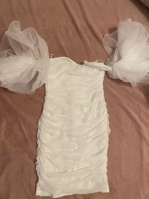 Бяла дамска рокля