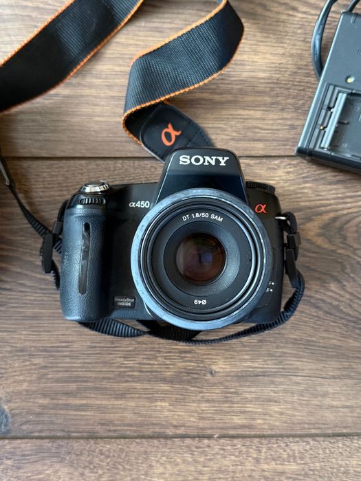 Sony Alpha A450 (DSLR) + обективи и чанта