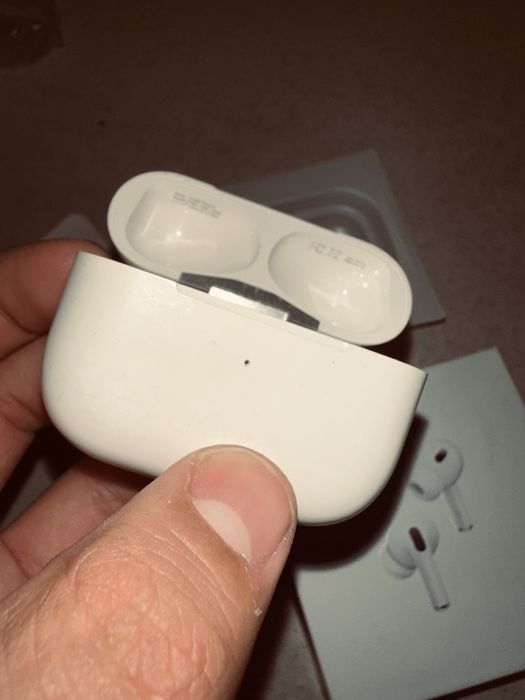 Продаю Airpods pro