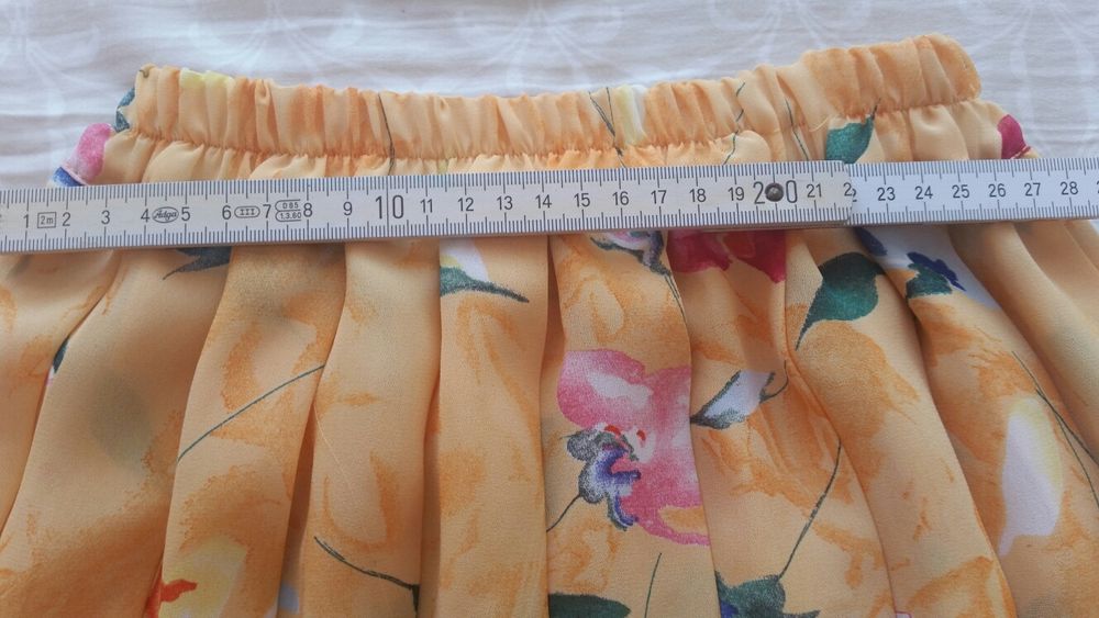 Дамско костюмче