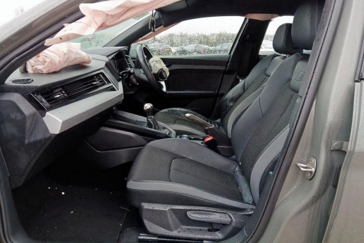 Dezmembrez Audi A1 2