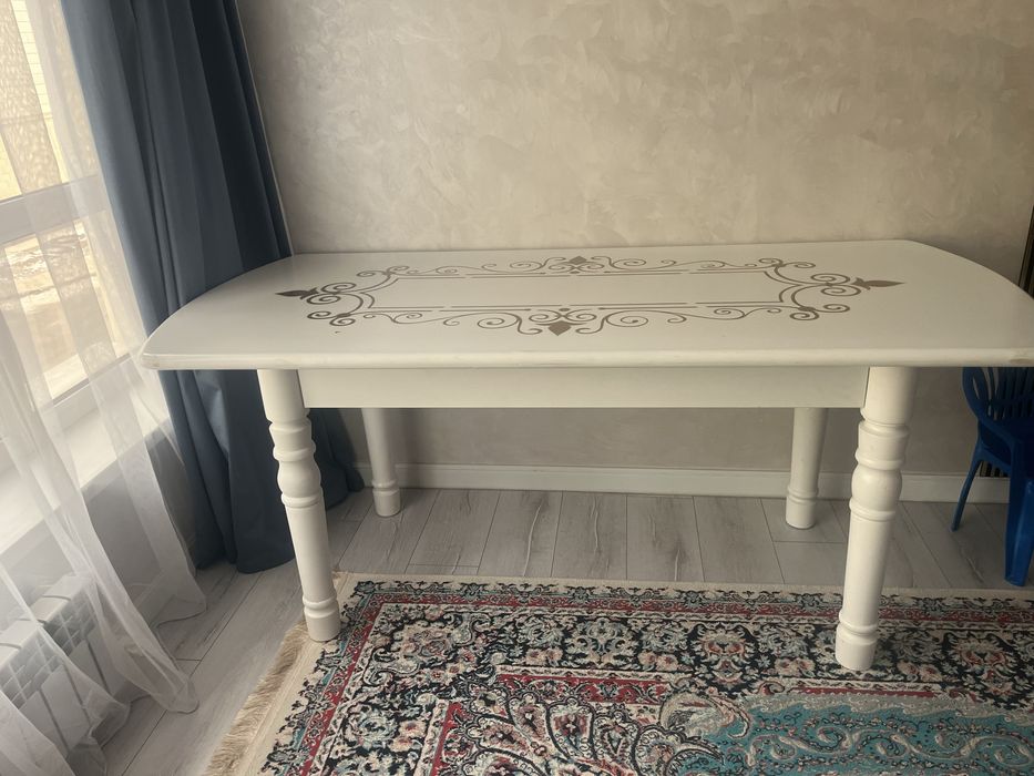 Стуля и стол кухонный