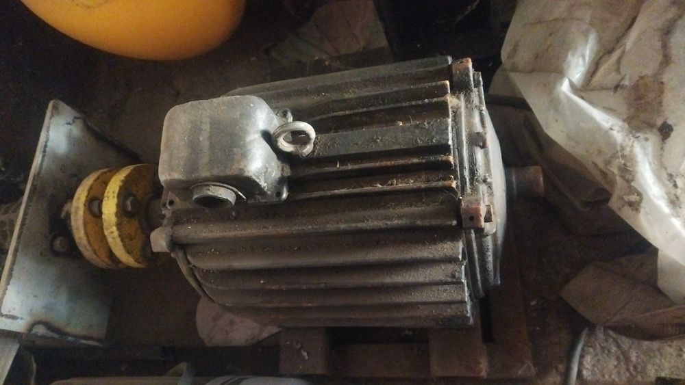 Электро двигатели .5,5кв-1500об. 4кв-1000об