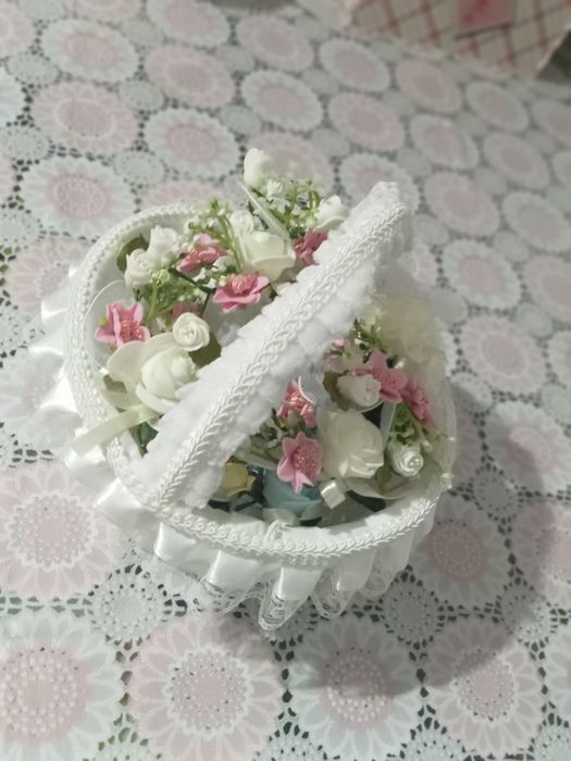 Vând buchet de florii din săpun și coșuleț cu flori de pus in piept