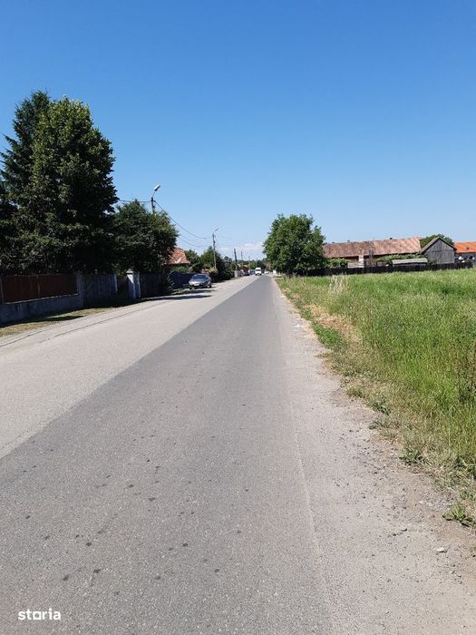 Vand teren construibil intravilan utilitati drum asfaltat central