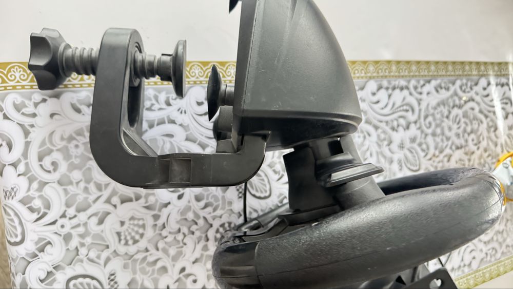 Игровой руль с педалем