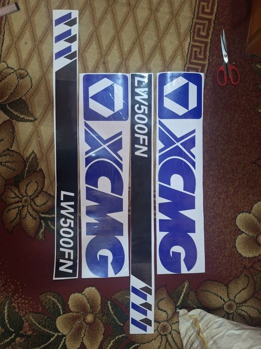 Avto nakleyka damas, va bowqa turdagi nakleykalar.