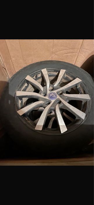 Продам Резину с диском Pirelli