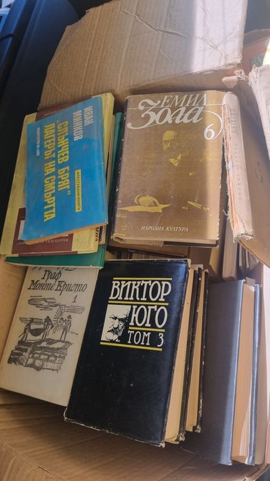 Книги различни около 100броя