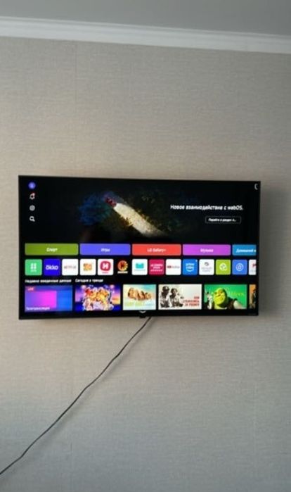 Телевизор смарт LG 108 см продам срочно