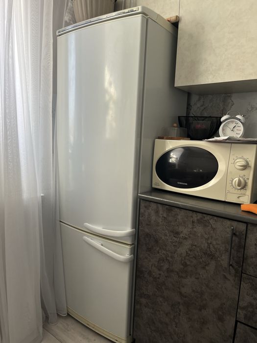 Холодильник рабочий