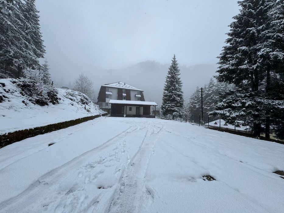 Teren intravilan Rausor 900 mp si cabana