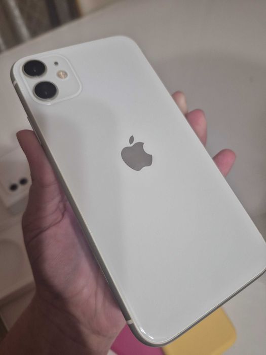 Apple iPhone 11 бял цвят